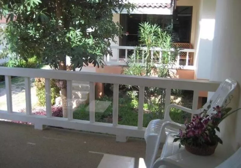 Baan Saen Sook Villas