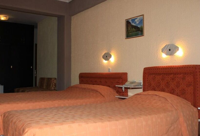 בית מלון כפרי Athorama