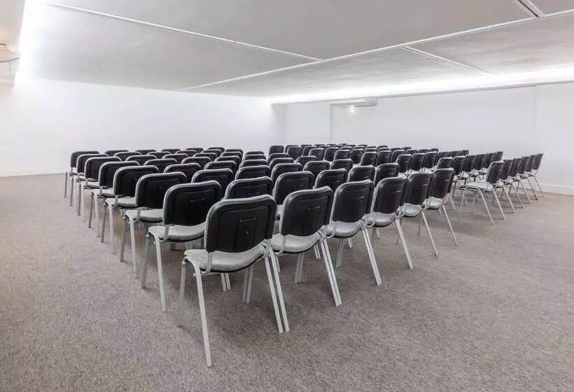 Ramada Hotel & Suites Campos Pelinca