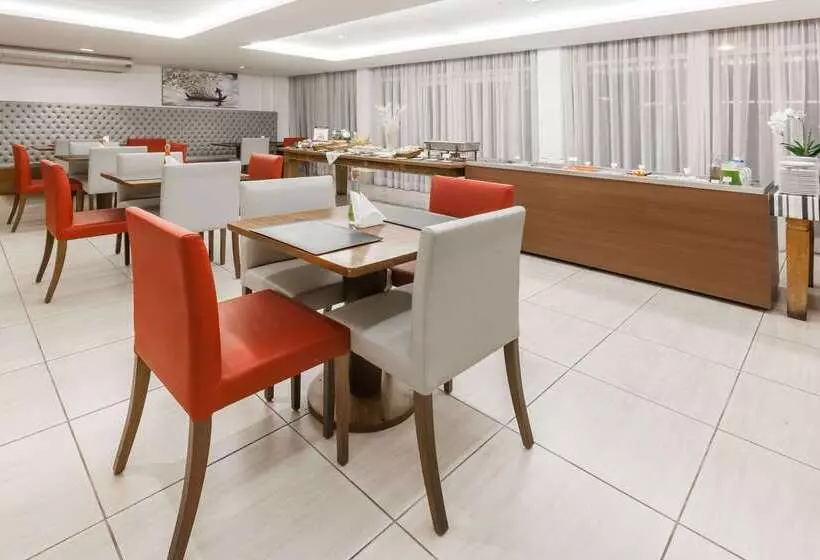 Ramada Hotel & Suites Campos Pelinca