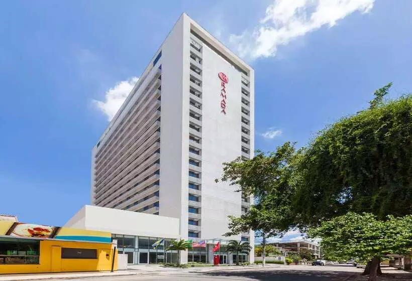 Ramada Hotel & Suites Campos Pelinca