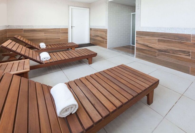 Ramada Hotel & Suites Campos Pelinca