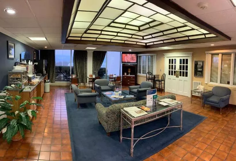 酒店 Rodeway Inn & Suites