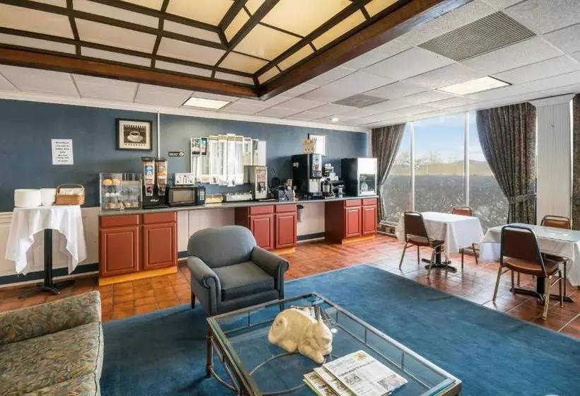 酒店 Rodeway Inn & Suites