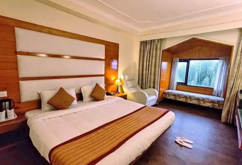 酒店 Royal Jardin Whistling Pines Resort