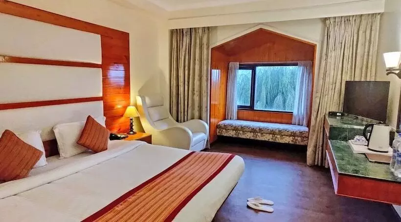 酒店 Royal Jardin Whistling Pines Resort