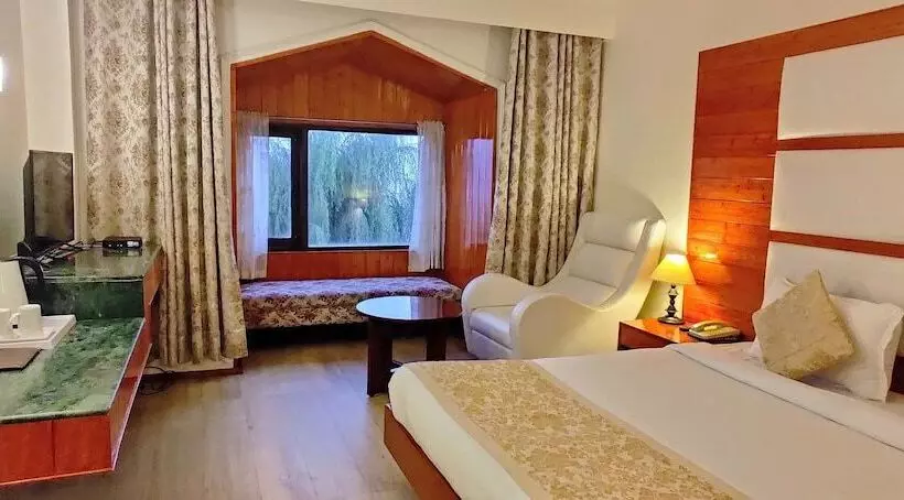 酒店 Royal Jardin Whistling Pines Resort