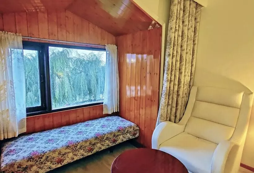 酒店 Royal Jardin Whistling Pines Resort