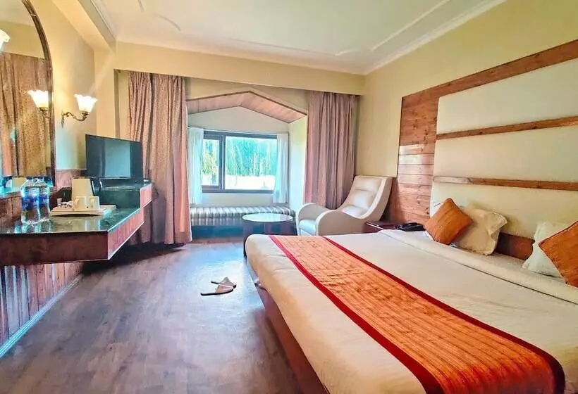 酒店 Royal Jardin Whistling Pines Resort