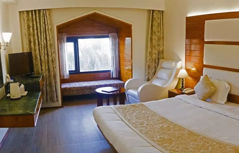 酒店 Royal Jardin Whistling Pines Resort