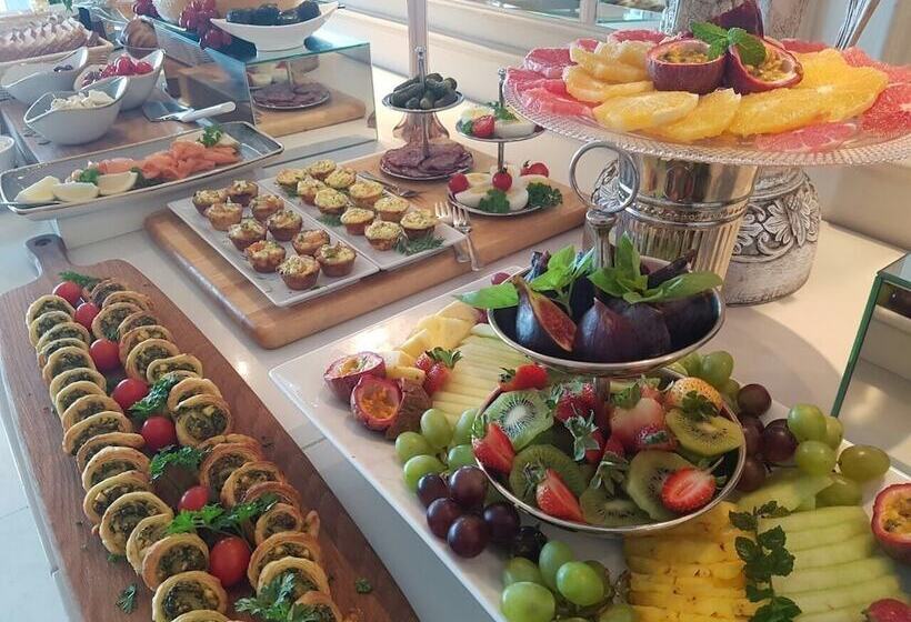 בית מלון כפרי The Clarendon Bantry Bay