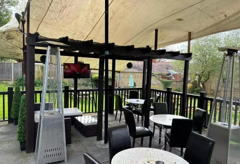 فندق Three Tuns Ashwell