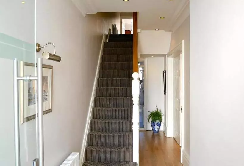 پانسیون The Redstone Guesthouse