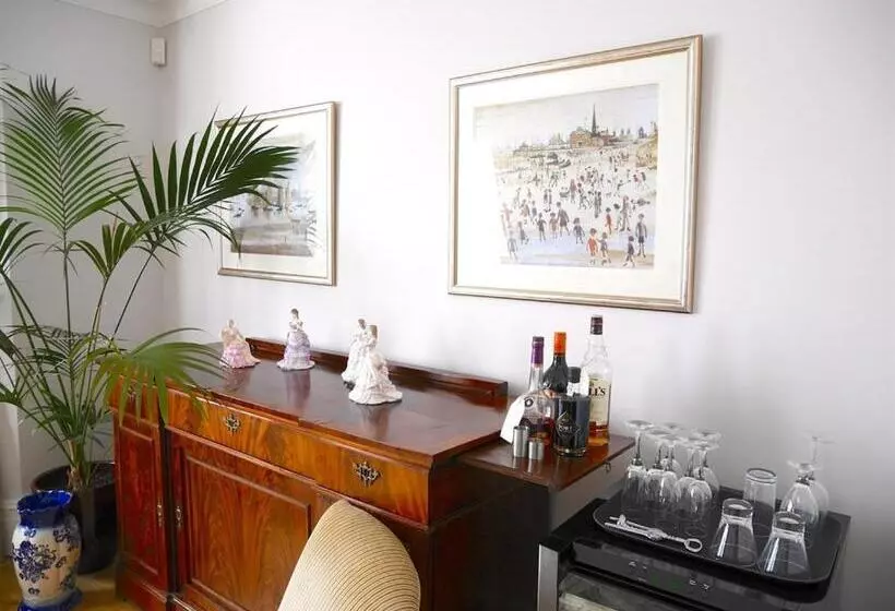 پانسیون The Redstone Guesthouse