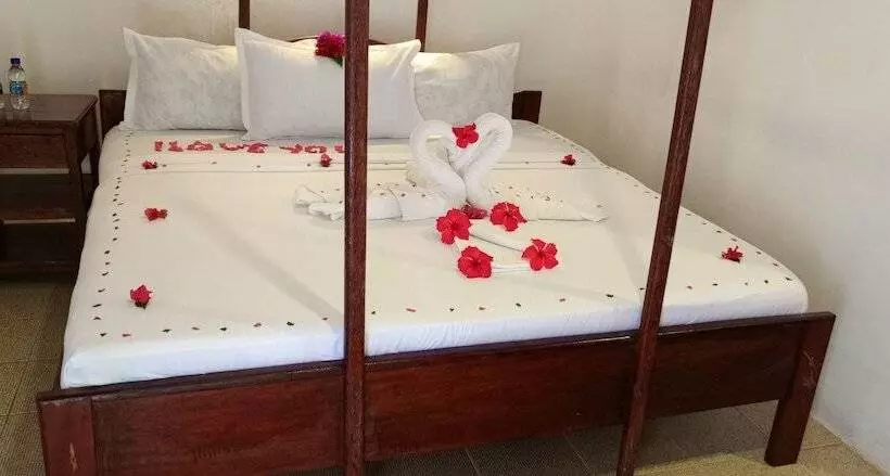 Hotelli Menai Bay Beach Bungalows