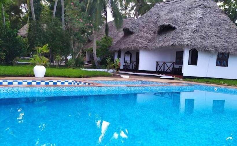 בית מלון כפרי Menai Bay Beach Bungalows