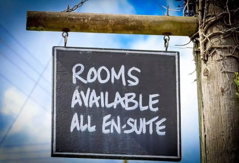 ベッドアンドブレックファースト The Haymaker Inn