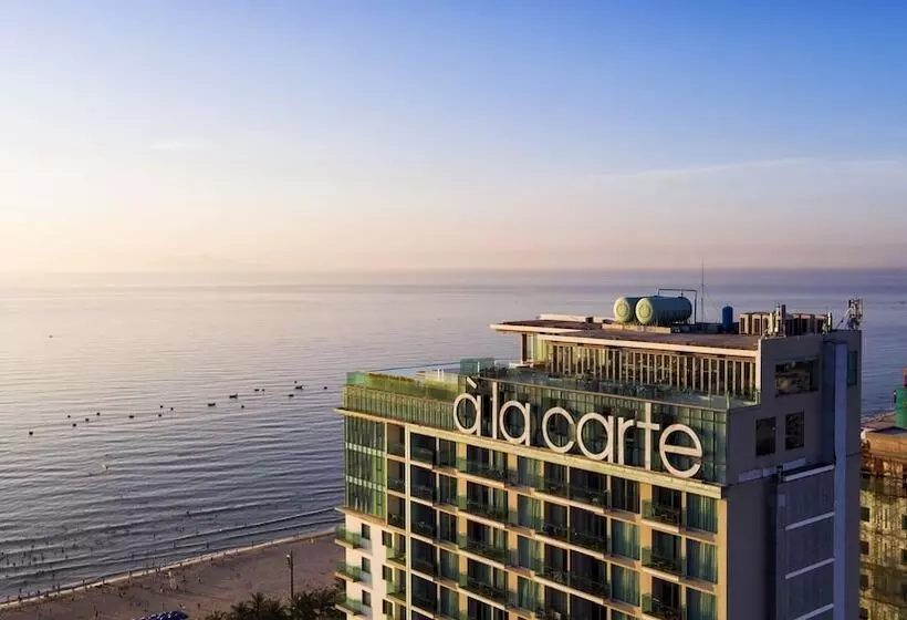 هتل A La Carte Da Nang Beach