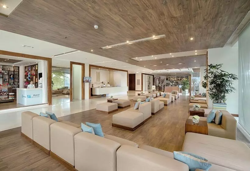 هتل A La Carte Da Nang Beach