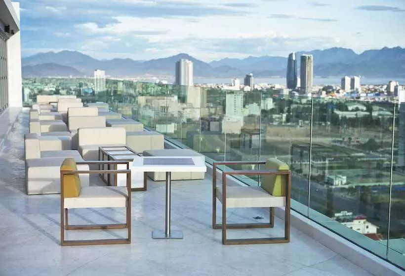 هتل A La Carte Da Nang Beach