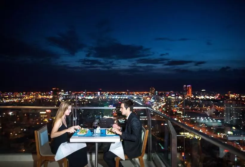 هتل A La Carte Da Nang Beach