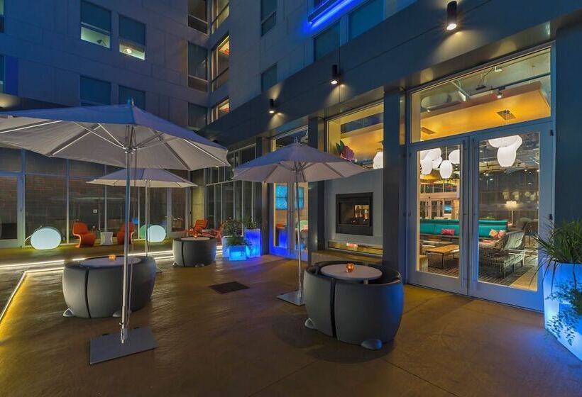 호텔 Aloft College Station