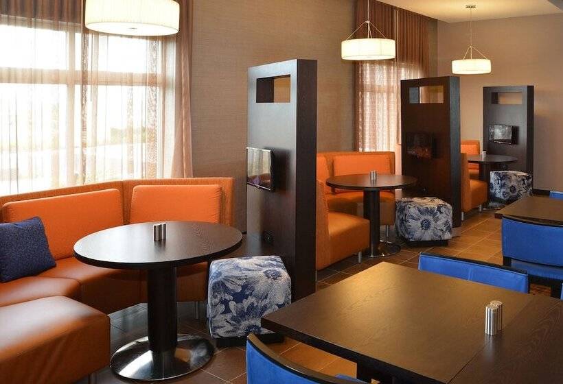 בית מלון כפרי Courtyard By Marriott Youngstown Canfield