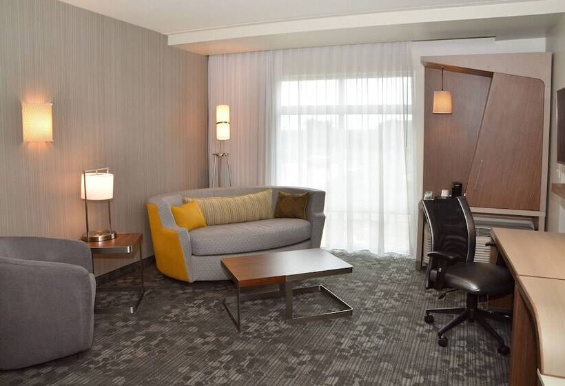 בית מלון כפרי Courtyard By Marriott Youngstown Canfield