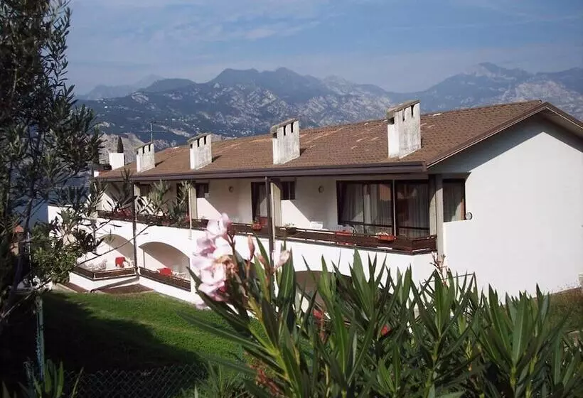 Отель Laura Christina