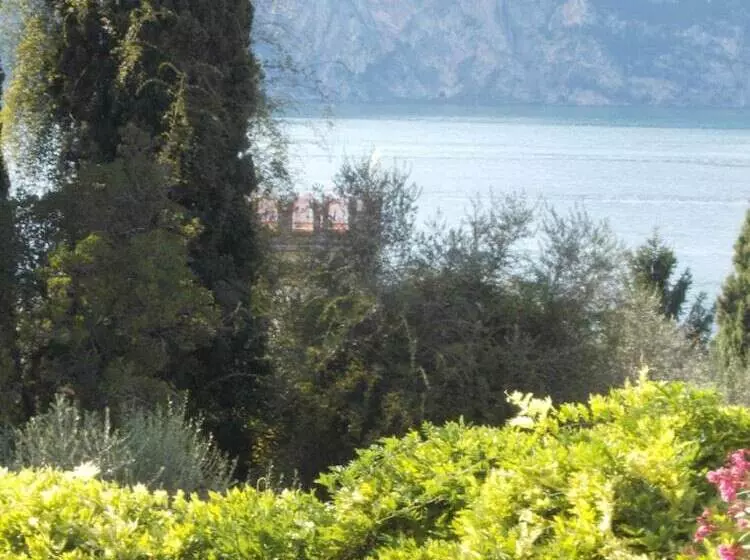 Отель Laura Christina