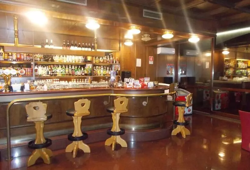 Отель Laura Christina