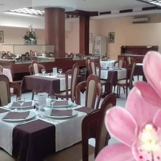 Отель Laura Christina