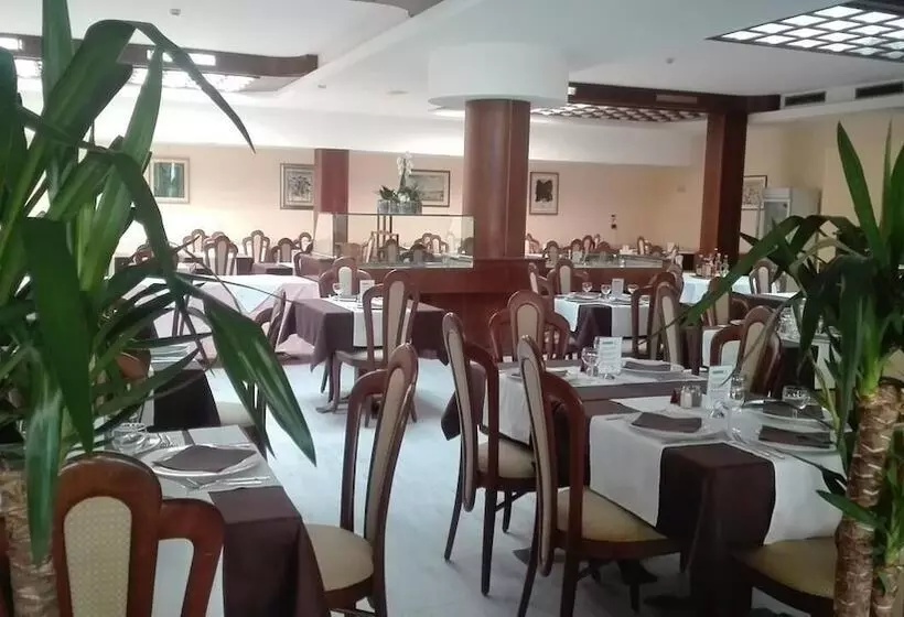 Отель Laura Christina