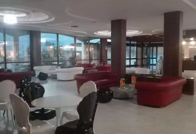 Отель Laura Christina