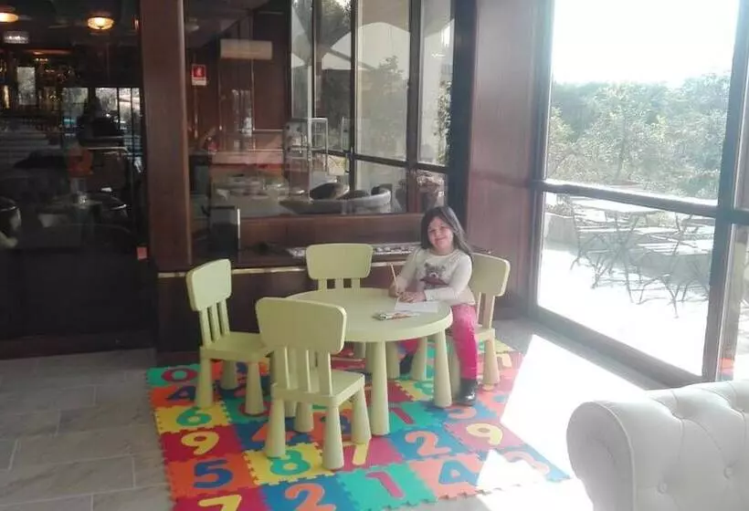 Отель Laura Christina