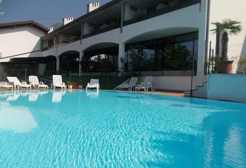 Отель Laura Christina