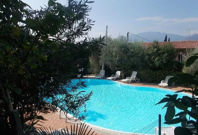 Отель Laura Christina