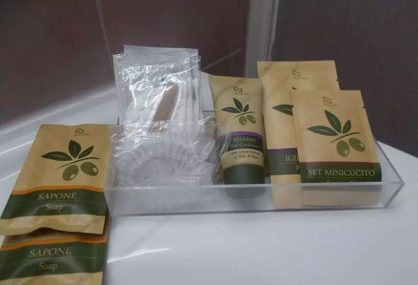 Отель Laura Christina