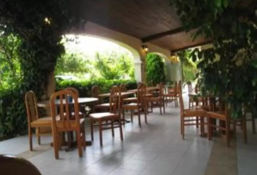 Отель Les Orangers