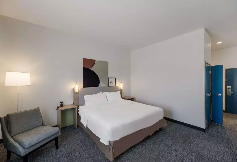 هتل Spark By Hilton Midland South