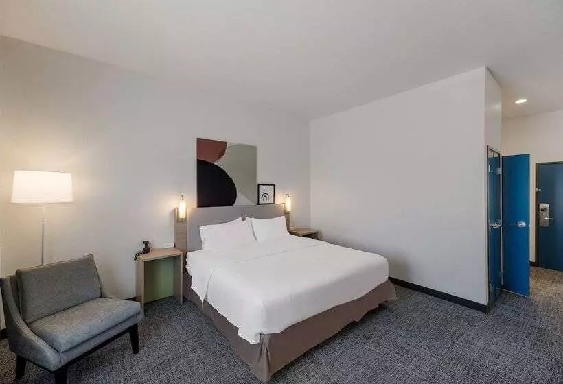 هتل Spark By Hilton Midland South