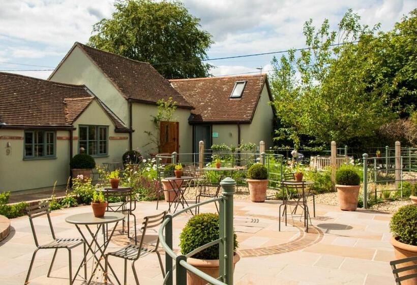 酒店 Crown And Garter