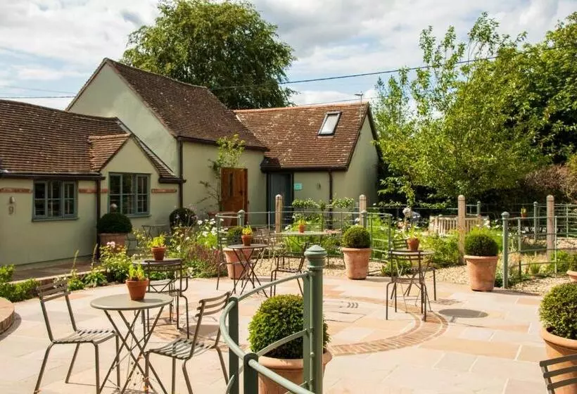 호텔 Crown And Garter