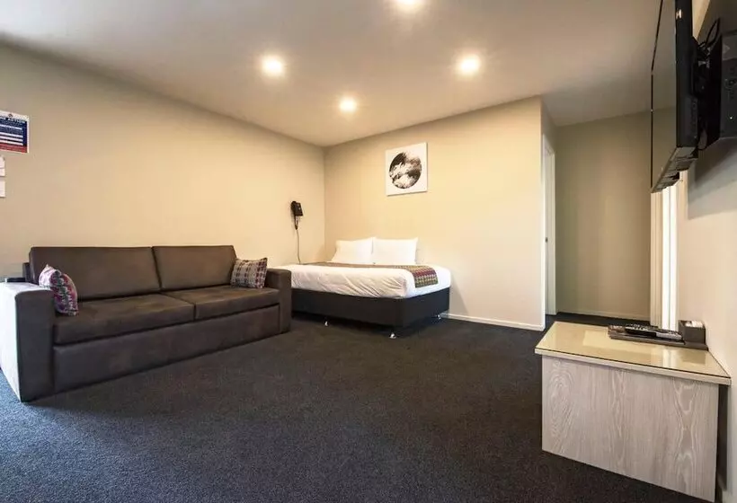 Ellerslie Palms Motel