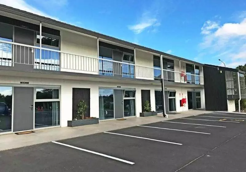 Ellerslie Palms Motel