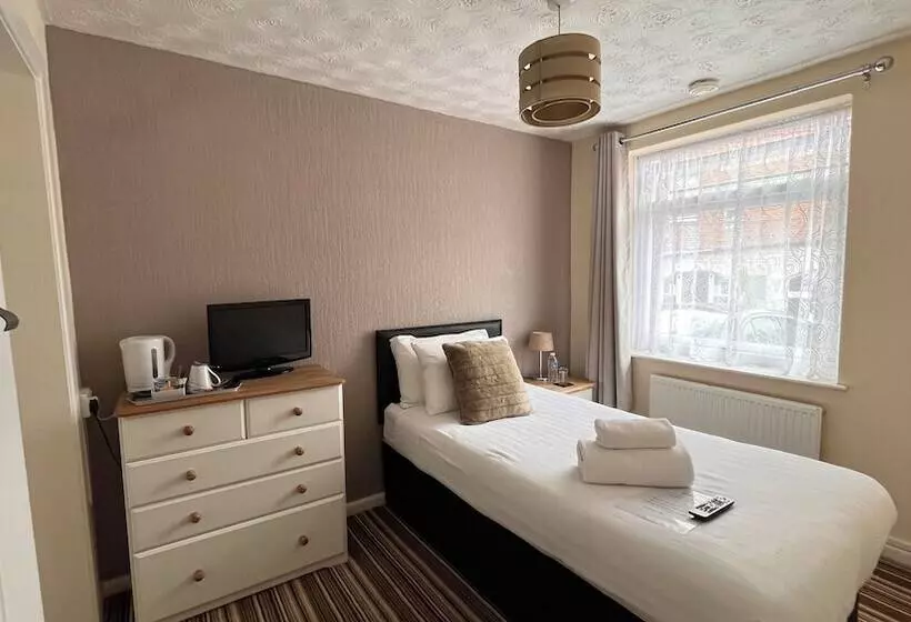 פנסיון Tusker Lodge