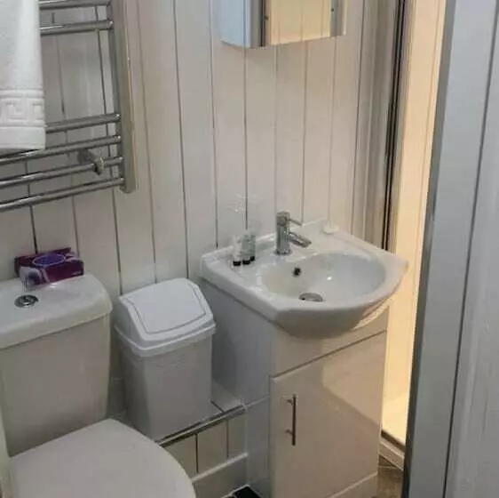 פנסיון Tusker Lodge