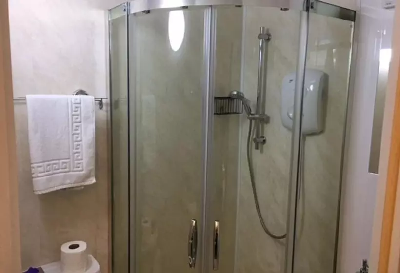 פנסיון Tusker Lodge