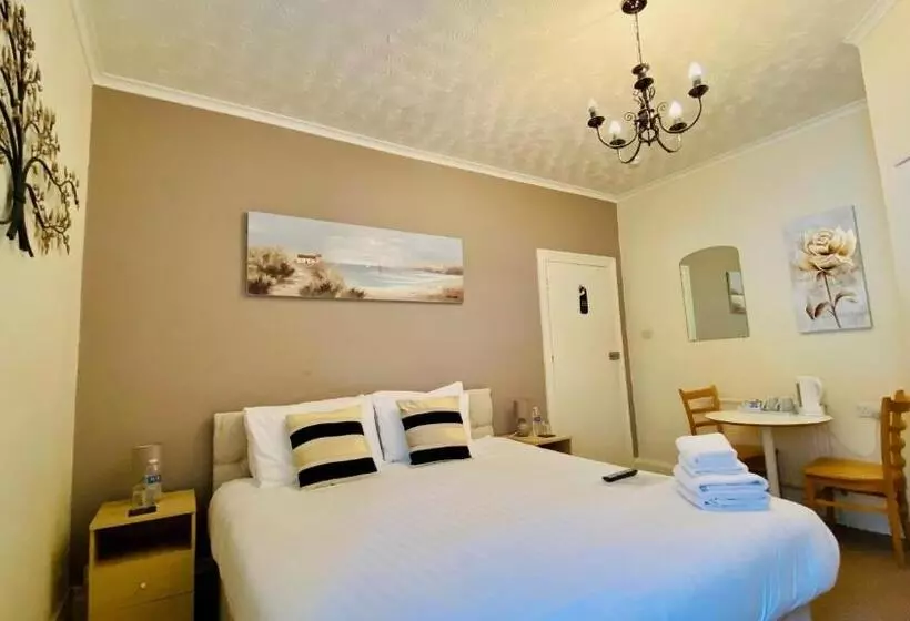 פנסיון Tusker Lodge