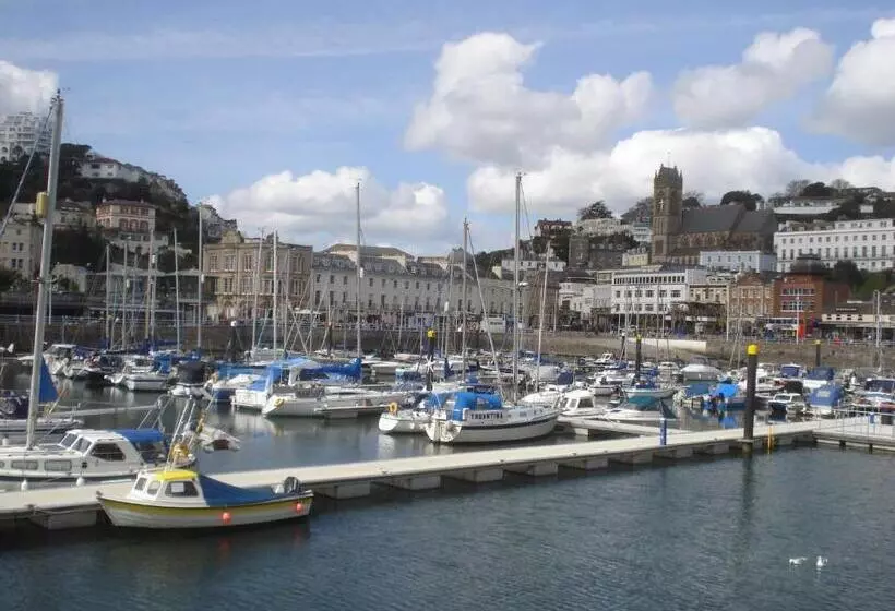 פנסיון Tusker Lodge